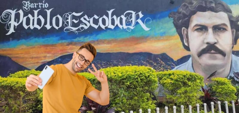dumb tourist in front of escobar mural